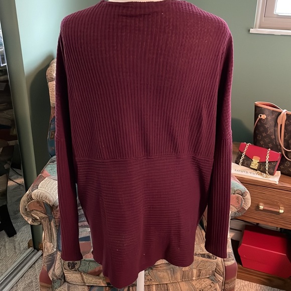 Burgundy open front cardigan. - Picture 3 of 4